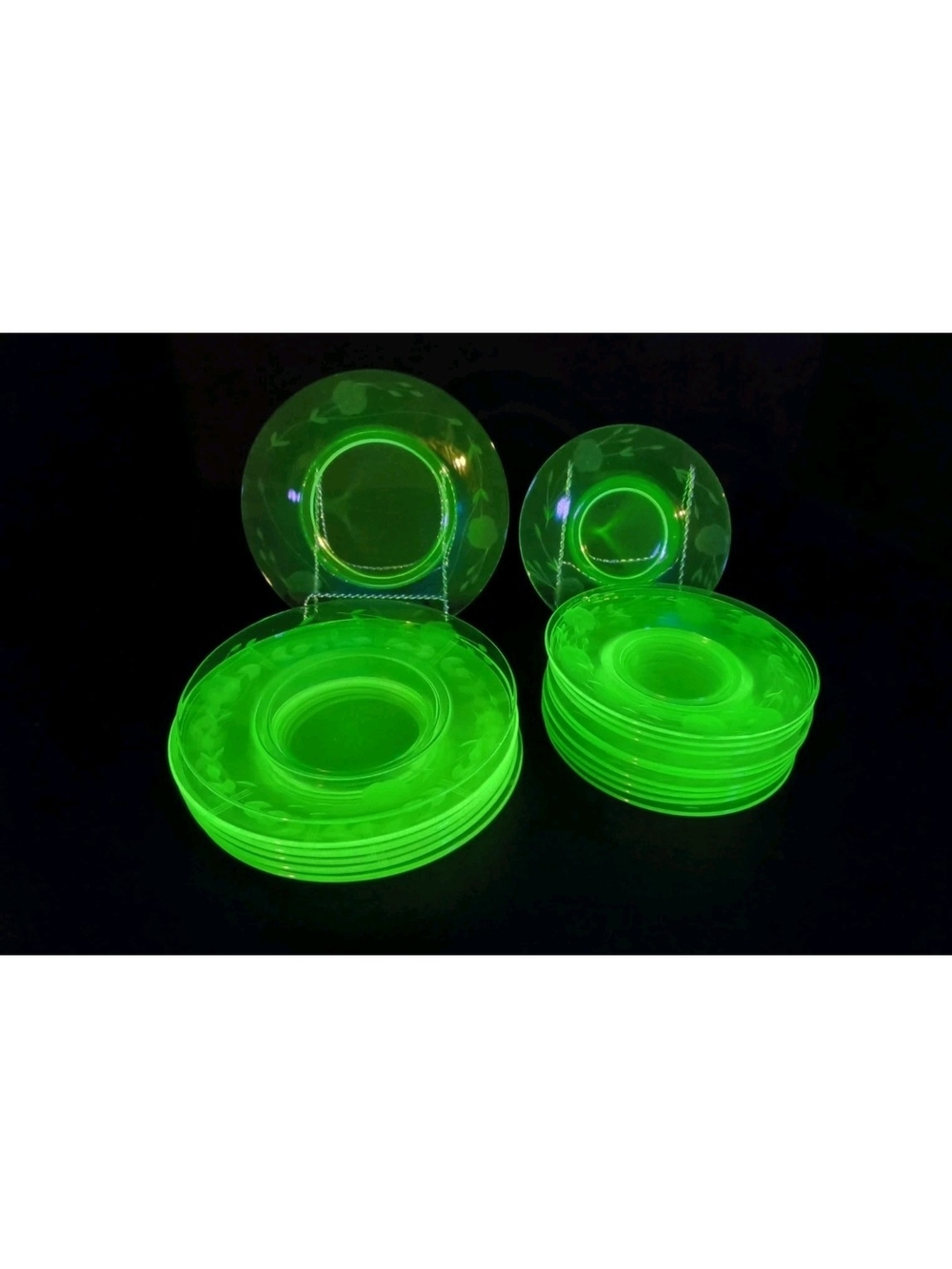 17 Pc Green Uranium Depression Glass Plate Set Etched Wild Rose Glow 8" 6.5"